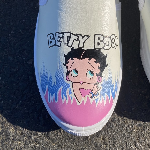 Betty Boop Slide On Sneakers - Picture 5 of 9
